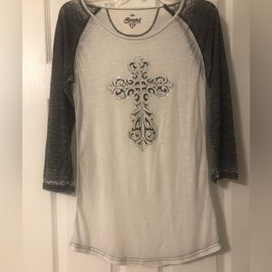 Cowgirl Hardware top with baseball style sleeves, light n airy, embellished- EUC